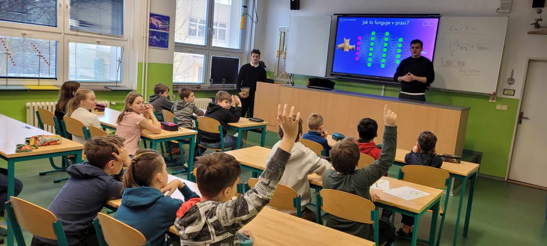 Projektový den o umělé inteligenci pro žáky základních škol - Innov8 vzdělávání